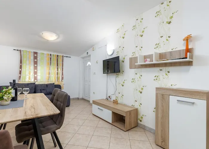 Lora 2 Apartment Pula