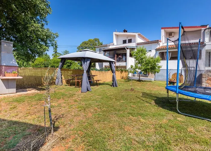 Lora 2 Apartment Pula