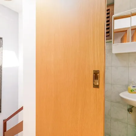 Lora 2 Διαμέρισμα Πούλα