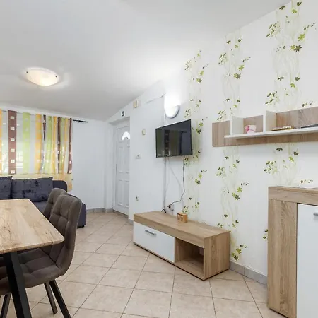 Lora 2 アパート プーラ