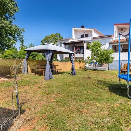 Lora 2 アパート プーラ