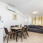 Lora 2 * Pula